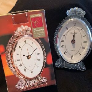 Vintage “Fifth Avenue Crystal” 5 1/2” Quartz Clock Century Oval